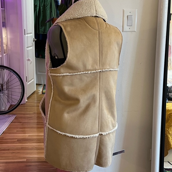 NWOT, Athleta, Faux Tan Suede Sherpa Vest, L/XL - Picture 4 of 11